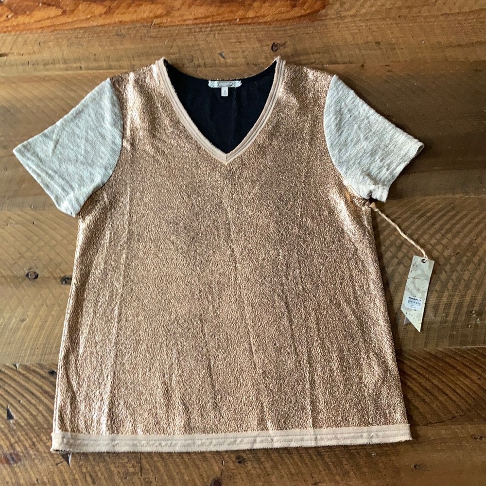 *NWT* GIMMICKS By BKE Metallic Foil V-Neck Blouse